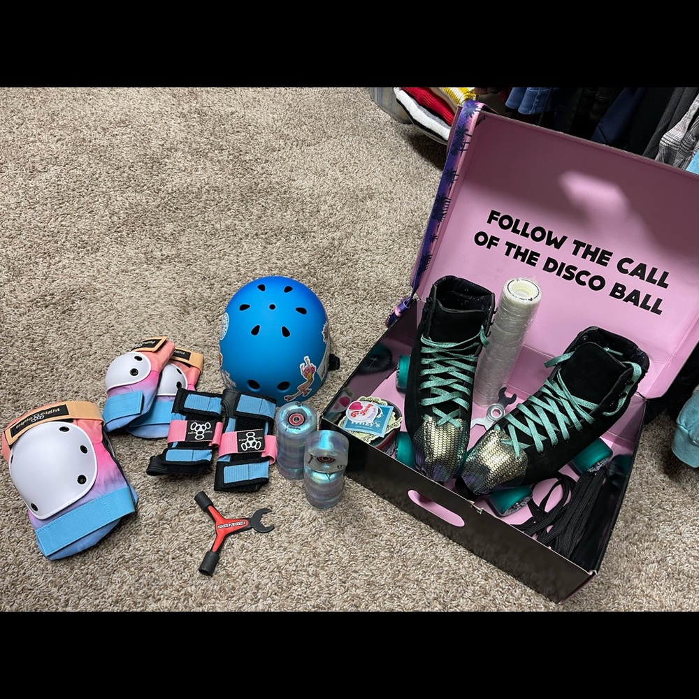 🔥🛼Moonlight roller skates lot!
